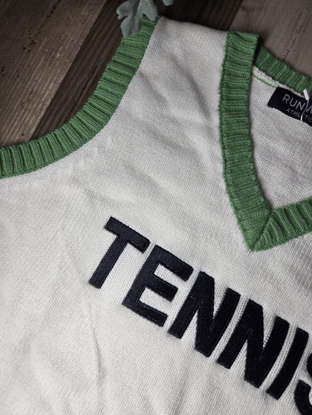 NWT RUNWAY ATHLETICS Knit “TENNIS” V‑Neck Sweater Vest White & Green Size XS - Picture 7 of 15